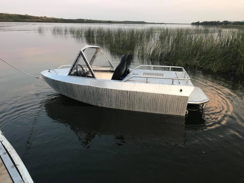 beatuiful design petite vitesse bateaux à moteur mini jet boat à vendre